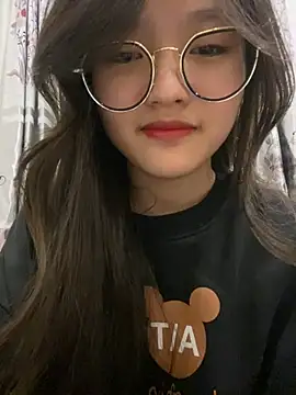 Krixxi22 online show from 1, 1, 2025