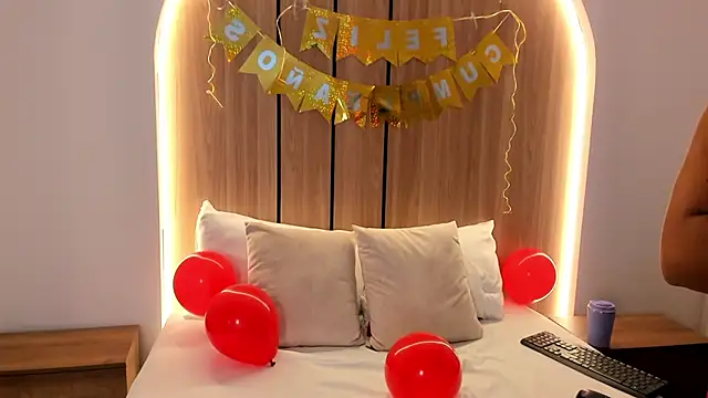 zoe danae  online show from 10, 11, 2025