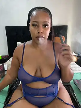 Snapshot of MimiCurves chatting on 7, 1, 2025 MimiCurves online show from 7, 1, 2025