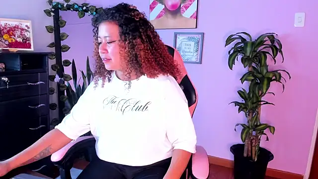 Kenia tompson01 online show from 8, 1, 2026