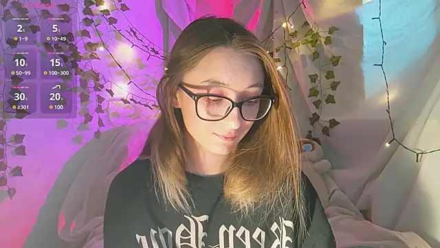 Snapshot of monlight__dana chatting on 4, 12, 2024 monlight  dana online show from 4, 12, 2024