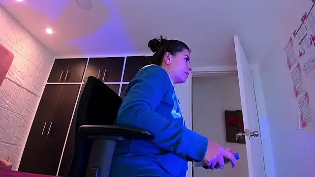 Charlotte Ice1 online show from 12, 2, 2025