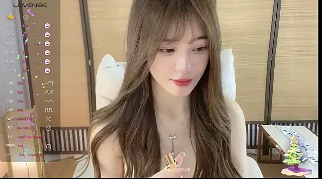 Snapshot of Yuuuuuly chatting on 12, 12, 2024 Yuuuuuly online show from 12, 12, 2024