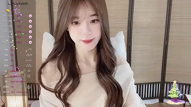 Snapshot of Yuuuuuly chatting on 26, 12, 2024 Yuuuuuly online show from 26, 12, 2024