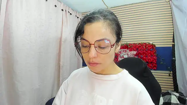 Snapshot of rosse_2504 chatting on 8, 5, 2026 rosse 2504 online show from 8, 5, 2026