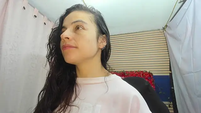Snapshot of rosse_2504 chatting on 13, 5, 2026 rosse 2504 online show from 13, 5, 2026