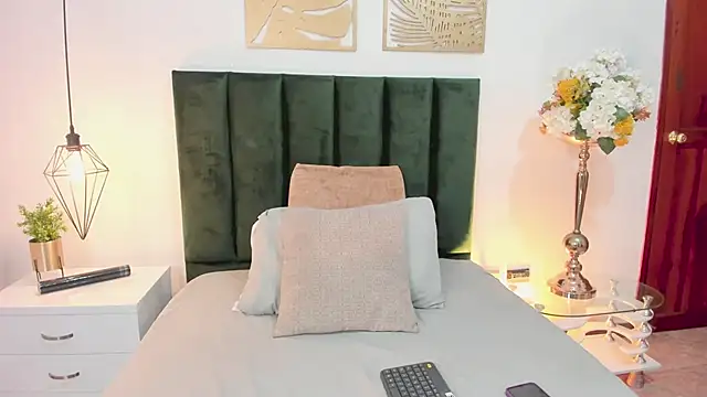 AlissaNix online show from 22, 1, 2025