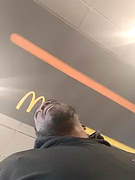 Snapshot of MRHANDSOME3800 chatting on 17, 3, 2025 MRHANDSOME3800 online show from 17, 3, 2025