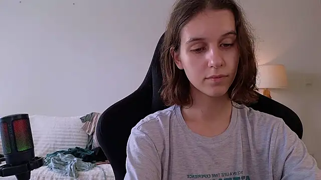 VanessaBayer2 online show from 7, 12, 2024