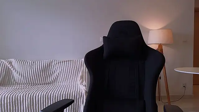 VanessaBayer2 online show from 13, 12, 2024