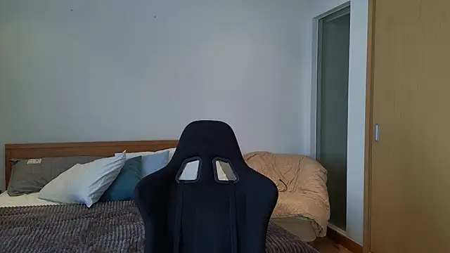 VanessaBayer2 online show from 8, 3, 2025