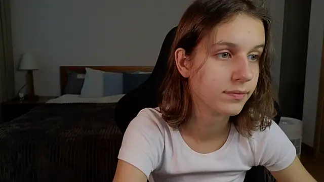 VanessaBayer2 online show from 17, 3, 2025