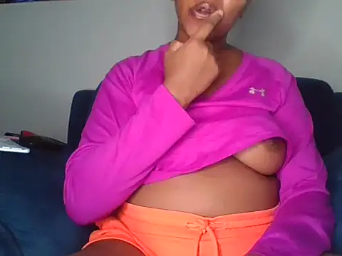 SquirtQueen222 online show from 2, 4, 2026