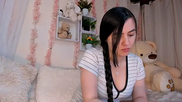 Idara and Edahi01 online show from 2, 4, 2026