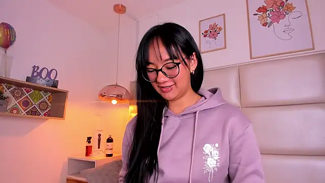 Aily Yozuko online show from 31, 12, 2024