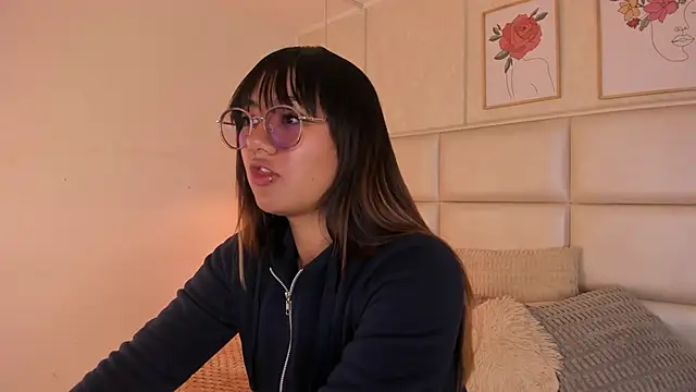 Aily Yozuko online show from 23, 4, 2026