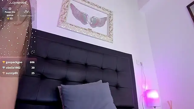 Mia 222 online show from 9, 2, 2025