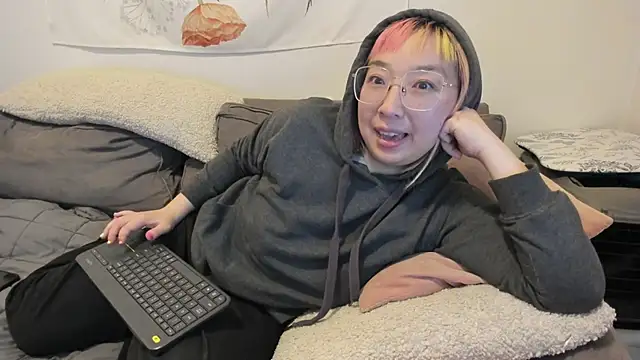 Snapshot of luxgray chatting on 5, 12, 2024 luxgray online show from 5, 12, 2024