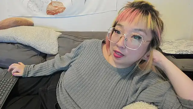 Snapshot of luxgray chatting on 15, 12, 2024 luxgray online show from 15, 12, 2024