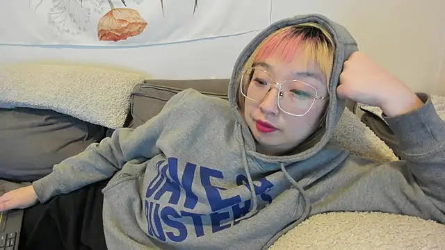 Snapshot of luxgray chatting on 17, 12, 2024 luxgray online show from 17, 12, 2024