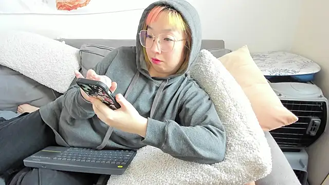 Snapshot of luxgray chatting on 19, 12, 2024 luxgray online show from 19, 12, 2024