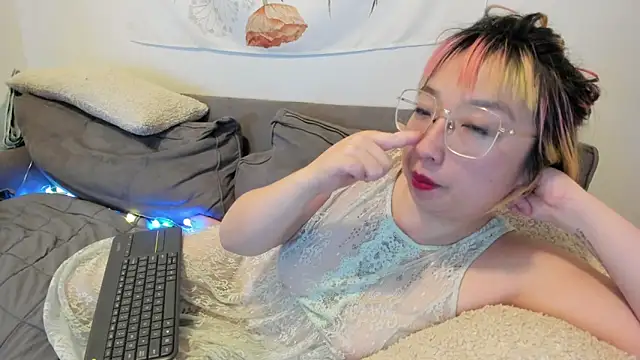 Snapshot of luxgray chatting on 25, 12, 2024 luxgray online show from 25, 12, 2024