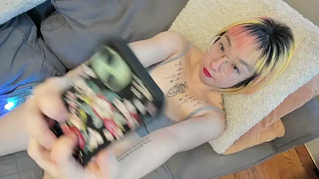 Snapshot of luxgray chatting on 26, 12, 2024 luxgray online show from 26, 12, 2024