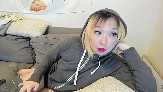 Snapshot of luxgray chatting on 17, 2, 2025 luxgray online show from 17, 2, 2025