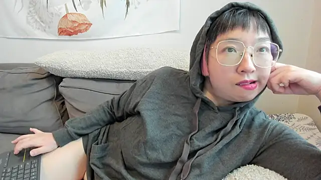 Snapshot of luxgray chatting on 5, 1, 2026 luxgray online show from 5, 1, 2026