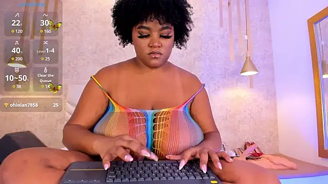 Snapshot of NiiaMoore chatting on 25, 1, 2025 NiiaMoore online show from 25, 1, 2025