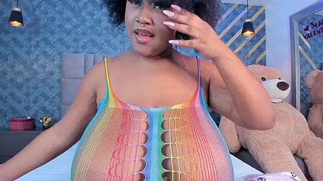 Snapshot of NiiaMoore chatting on 28, 2, 2025 NiiaMoore online show from 28, 2, 2025