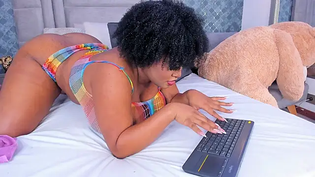 Snapshot of NiiaMoore chatting on 28, 2, 2025 NiiaMoore online show from 28, 2, 2025