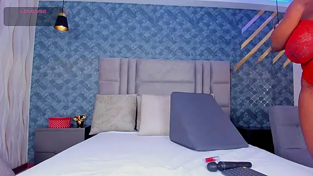 Snapshot of NiiaMoore chatting on 11, 3, 2025 NiiaMoore online show from 11, 3, 2025