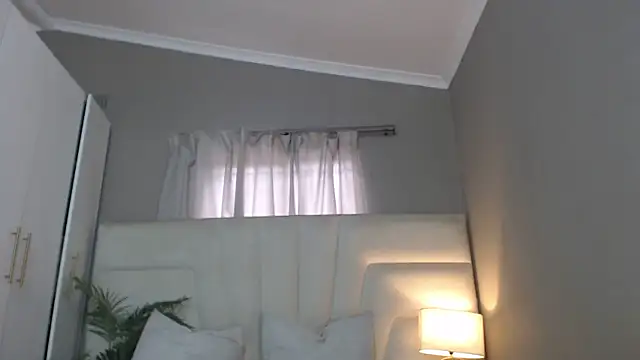 naughtyblackdolie online show from 18, 1, 2026