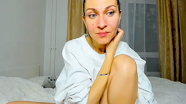 Mona Cruz online show from 25, 2, 2025