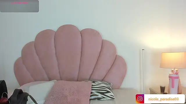 Snapshot of Nicole_Paradise chatting on 4, 7, 2026 Nicole Paradise online show from 4, 7, 2026