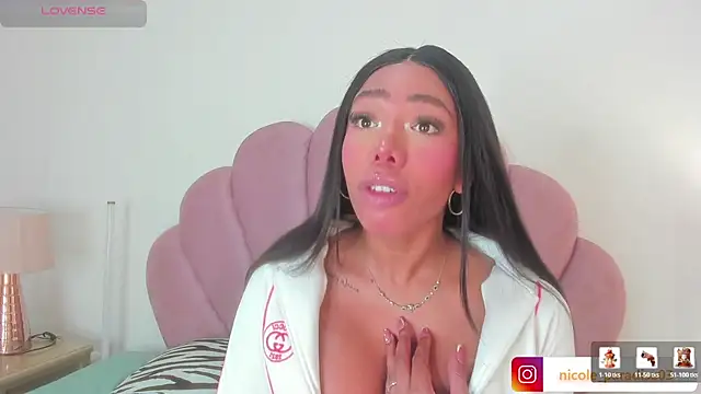 Snapshot of Nicole_Paradise chatting on 24, 7, 2026 Nicole Paradise online show from 24, 7, 2026