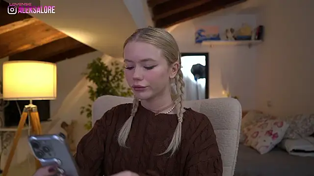 Snapshot of LexieLoree chatting on 18, 1, 2026 LexieLoree online show from 18, 1, 2026