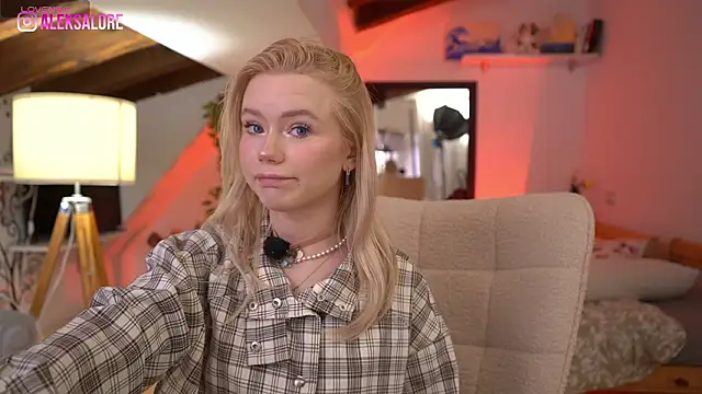 Snapshot of LexieLoree chatting on 7, 2, 2026 LexieLoree online show from 7, 2, 2026