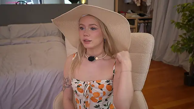 Snapshot of LexieLoree chatting on 2, 3, 2026 LexieLoree online show from 2, 3, 2026