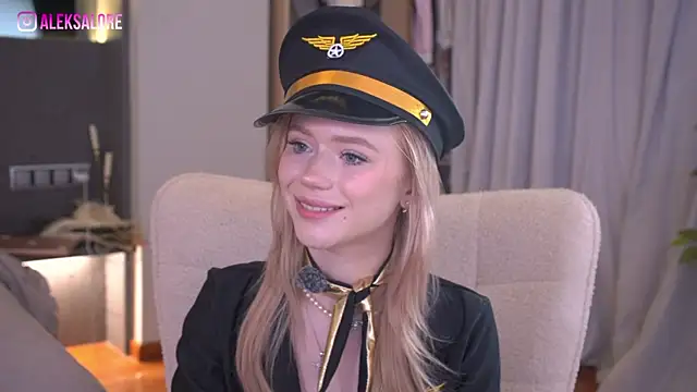 Snapshot of LexieLoree chatting on 31, 5, 2026 LexieLoree online show from 31, 5, 2026