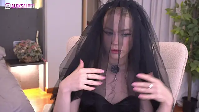 LexieLoree online show from 19, 7, 2026