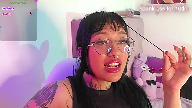 Snapshot of Akari1_Mischief chatting on 4, 1, 2025 Akari1 Mischief online show from 4, 1, 2025