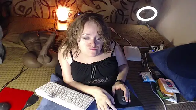 Snapshot of MiniNatalie chatting on 25, 1, 2025 MiniNatalie online show from 25, 1, 2025