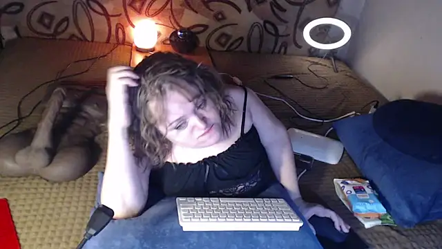 Snapshot of MiniNatalie chatting on 26, 1, 2025 MiniNatalie online show from 26, 1, 2025