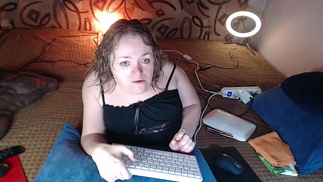 Snapshot of MiniNatalie chatting on 27, 1, 2025 MiniNatalie online show from 27, 1, 2025