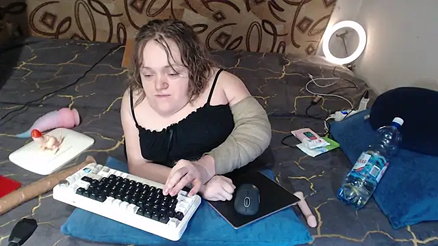 Snapshot of MiniNatalie chatting on 22, 2, 2025 MiniNatalie online show from 22, 2, 2025