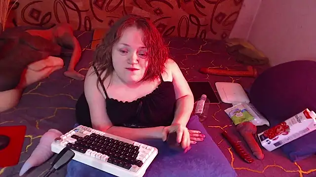 Snapshot of MiniNatalie chatting on 2, 3, 2025 MiniNatalie online show from 2, 3, 2025