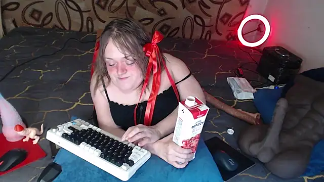 Snapshot of MiniNatalie chatting on 4, 3, 2025 MiniNatalie online show from 4, 3, 2025