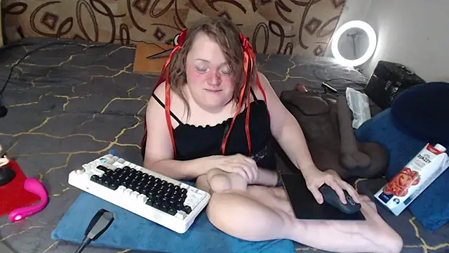 Snapshot of MiniNatalie chatting on 5, 3, 2025 MiniNatalie online show from 5, 3, 2025